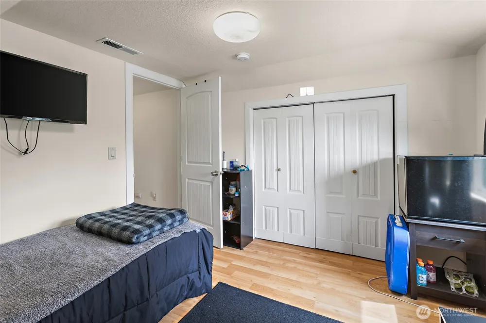 293 17th Avenue Longview, WA 98632
