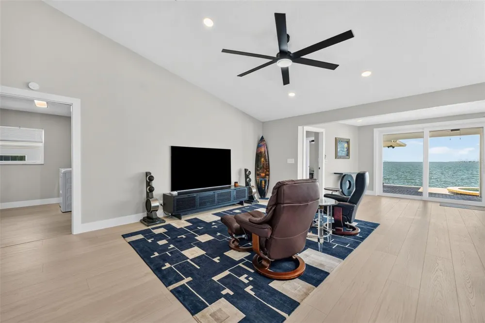 2936 68TH AVENUE S St Petersburg, FL 33712