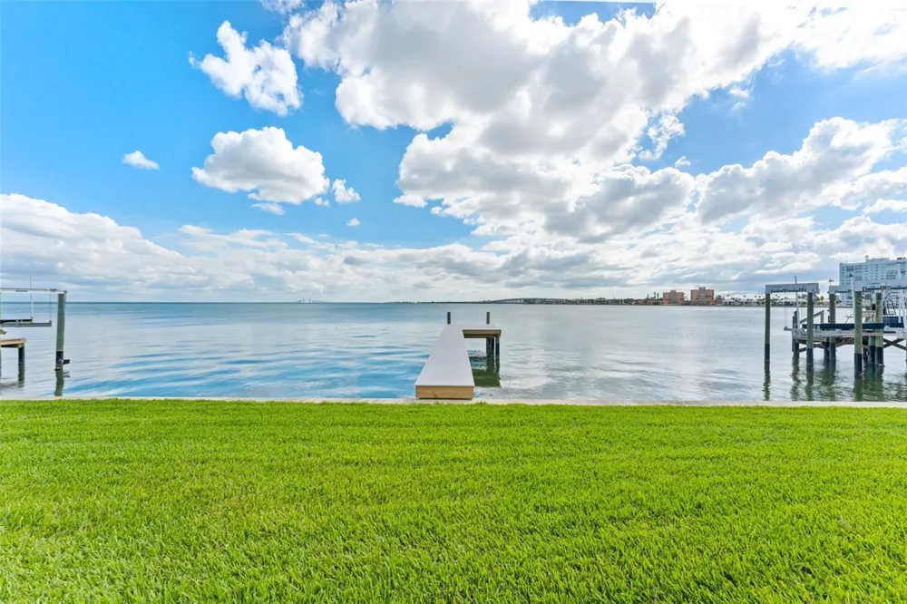 2936 68TH AVENUE S St Petersburg, FL 33712