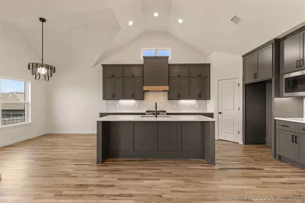 5114 S Everett Drive Sand Springs, OK 74063