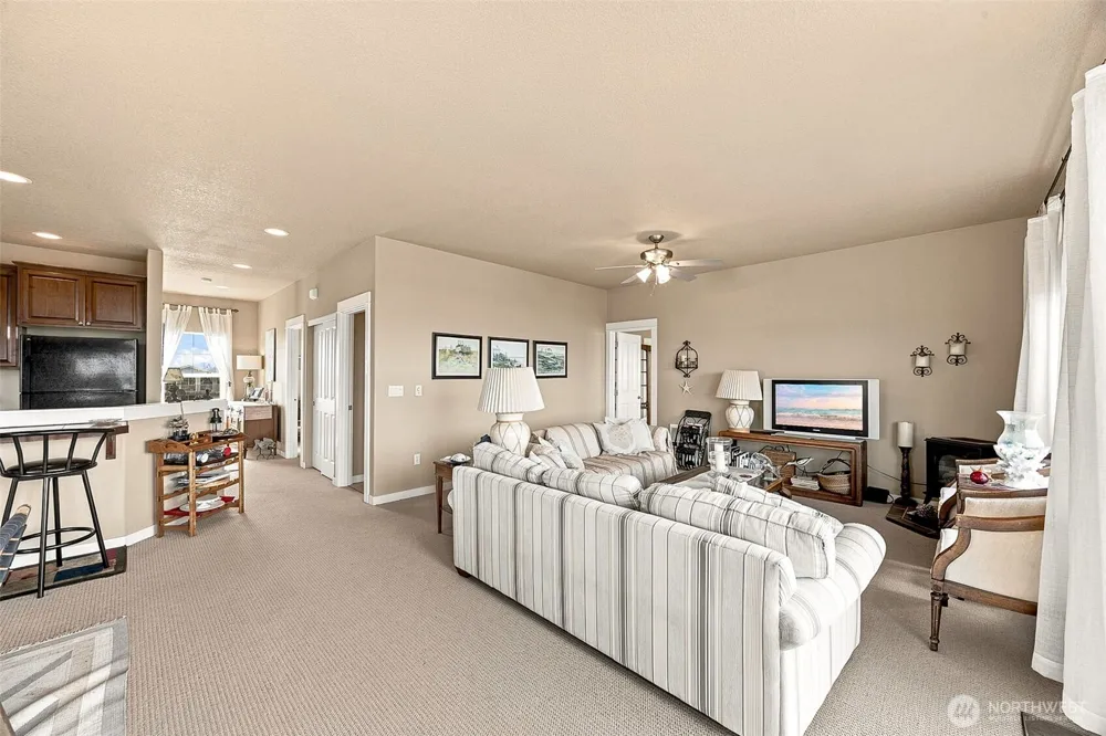 598 Marine View Drive SW Ocean Shores, WA 98569