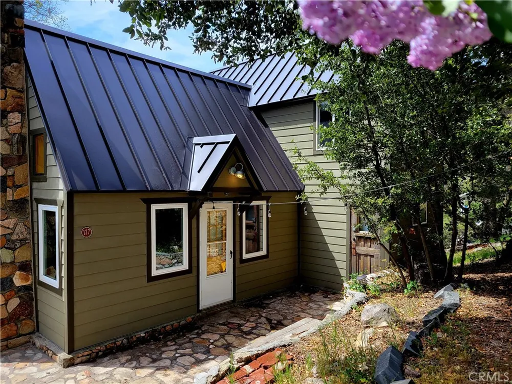 177 Craghill Cedar Glen, CA 92321