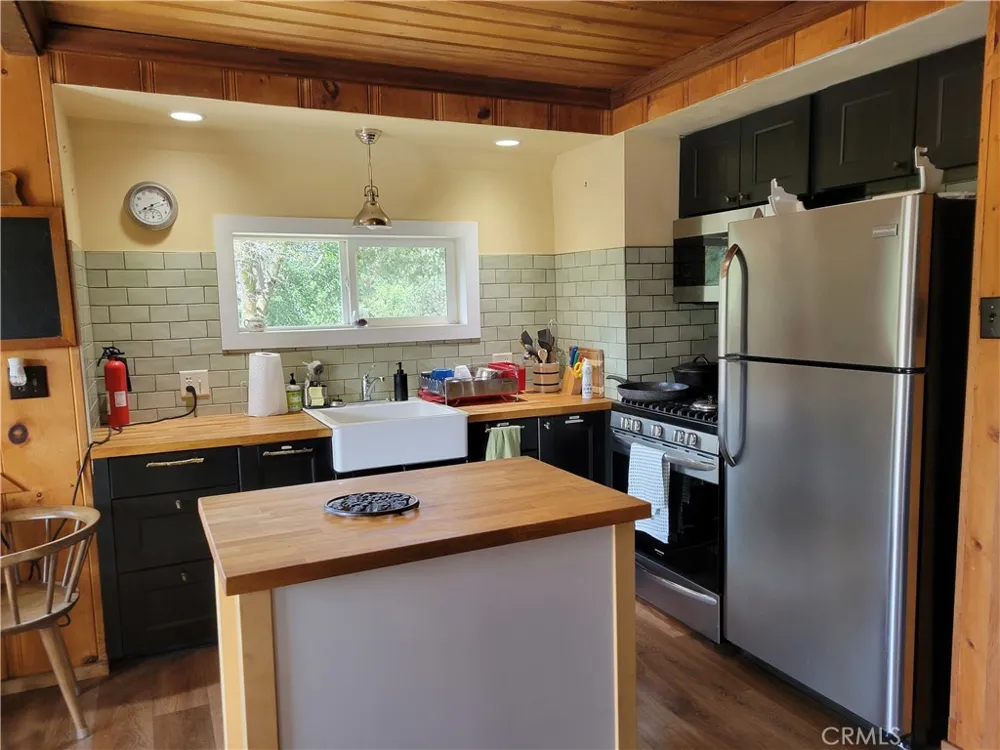 177 Craghill Cedar Glen, CA 92321