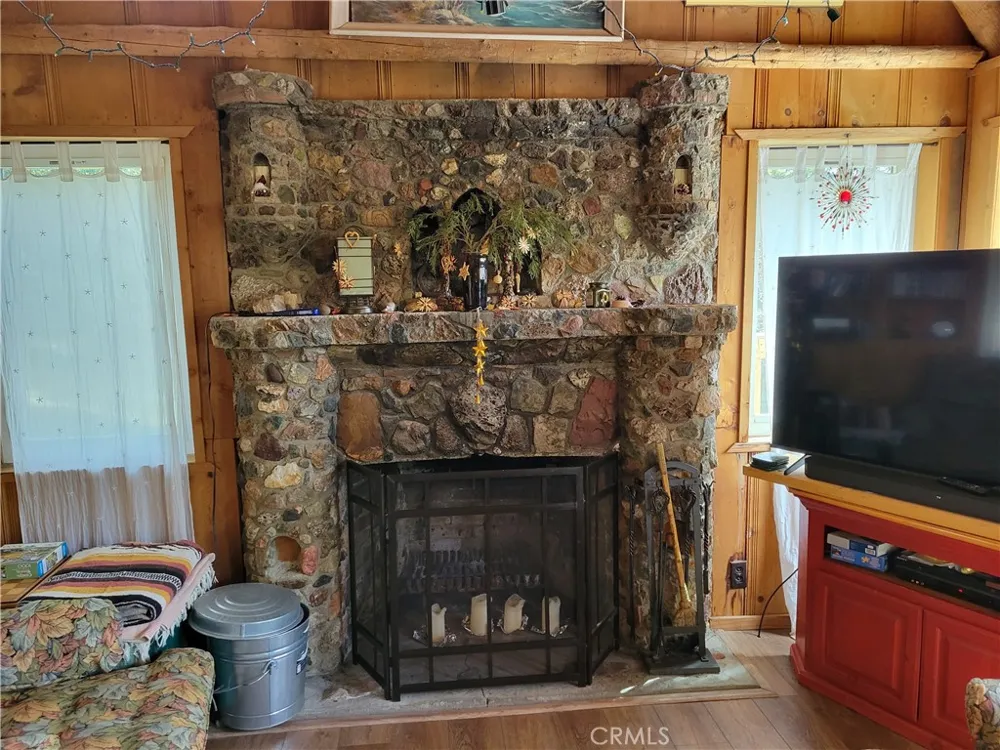 177 Craghill Cedar Glen, CA 92321