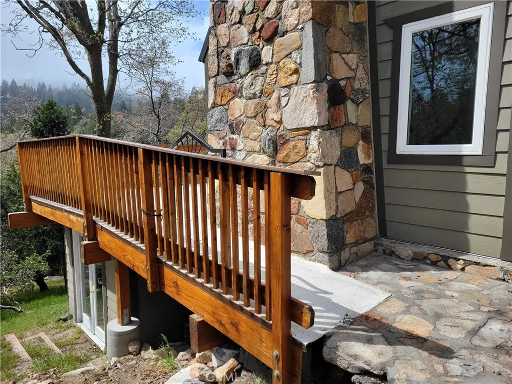 177 Craghill Cedar Glen, CA 92321