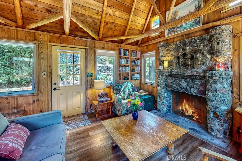 177 Craghill Cedar Glen, CA 92321