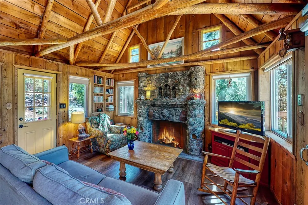 177 Craghill Cedar Glen, CA 92321