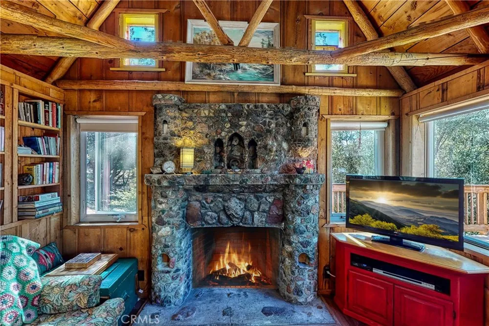 177 Craghill Cedar Glen, CA 92321