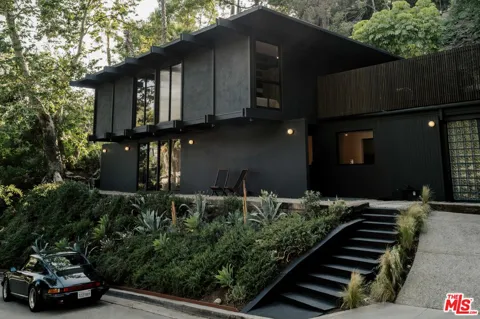 5649 Valley Oak Drive