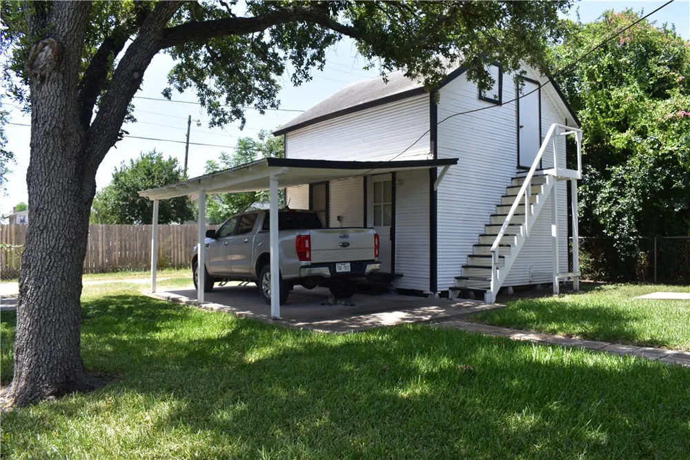 311 E. Kenedy Ave Kingsville, TX 78363