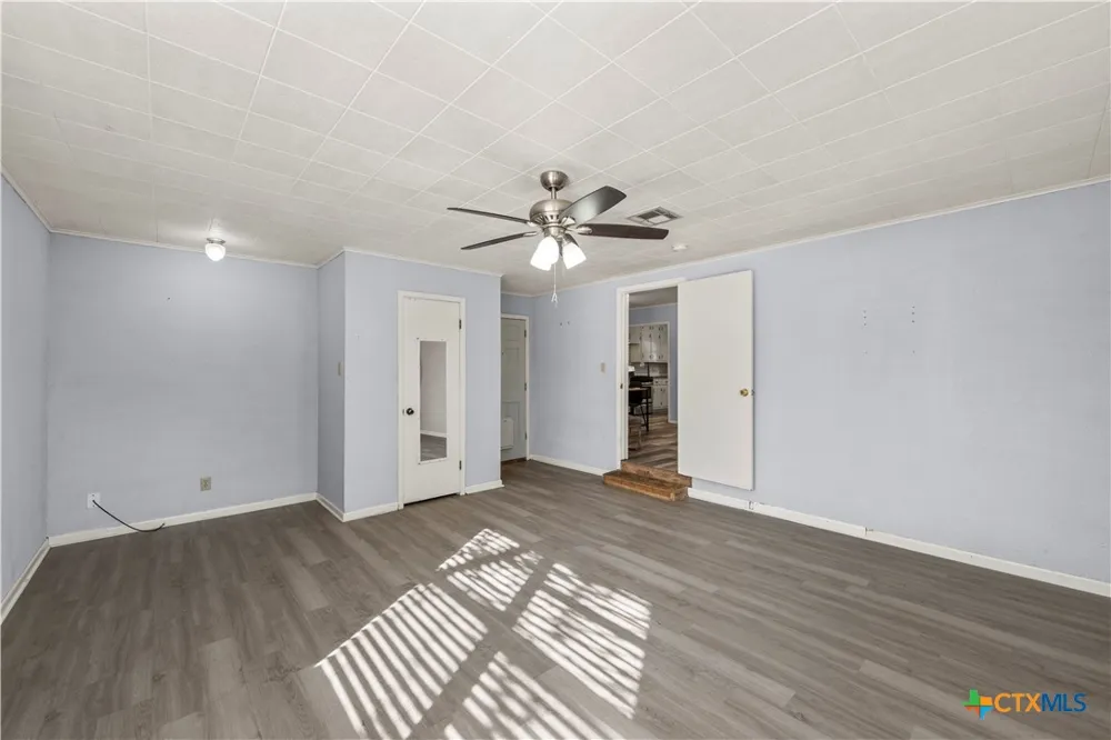 901 Main Street West, TX 76691