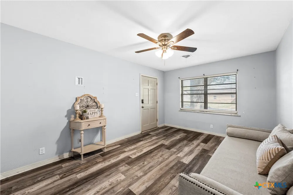 901 Main Street West, TX 76691