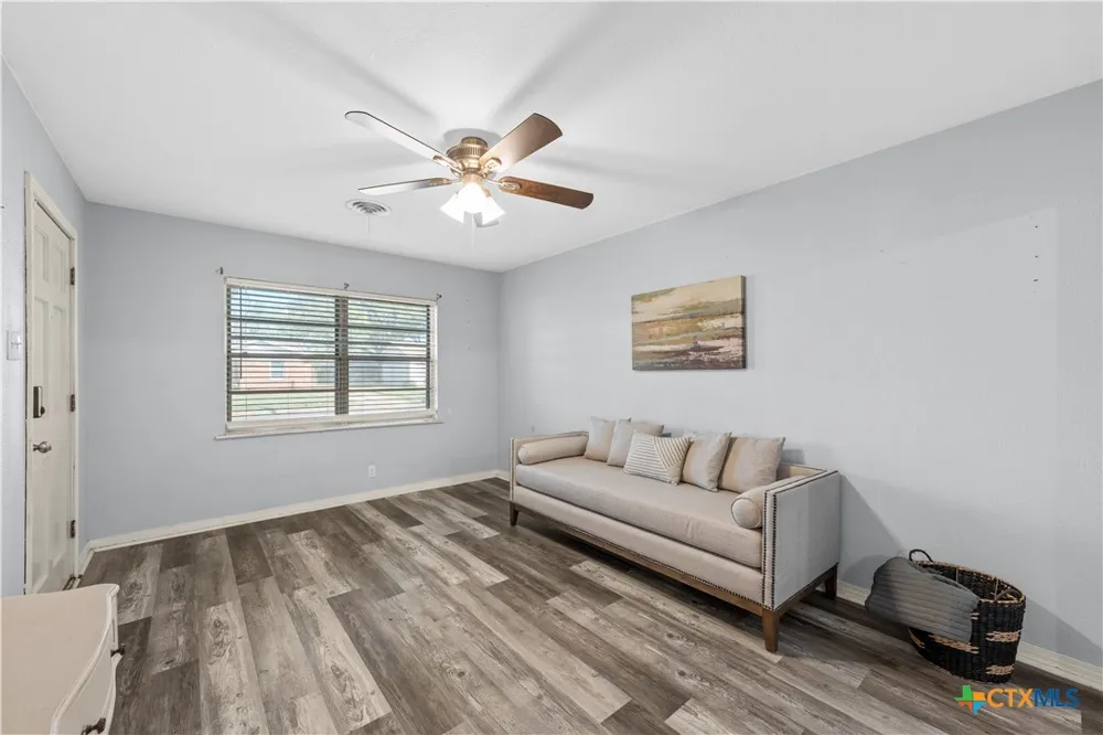 901 Main Street West, TX 76691