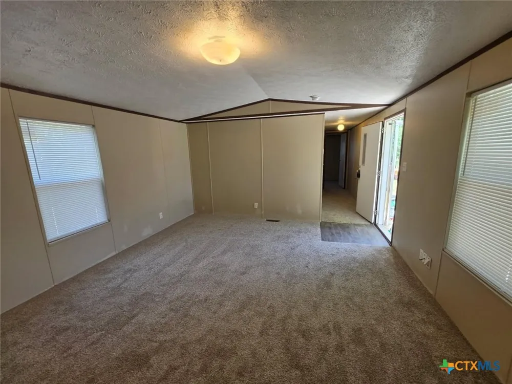 209 Olive El Campo, TX 77437