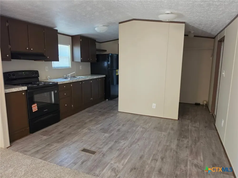 209 Olive El Campo, TX 77437
