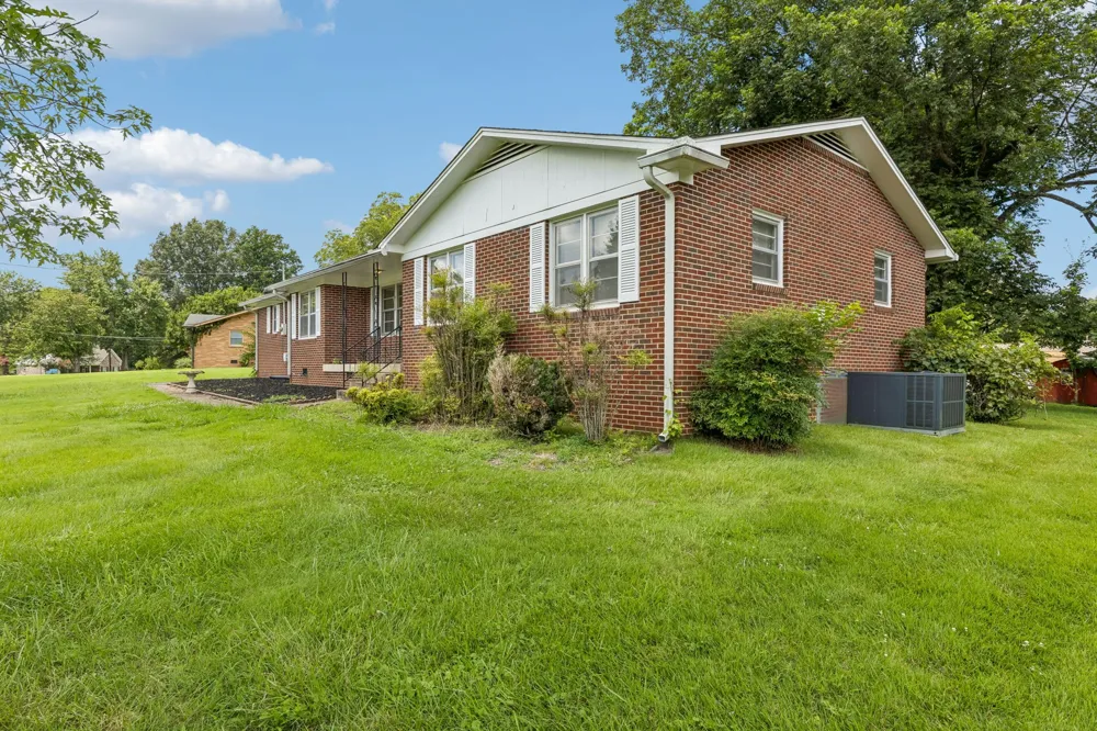 950 Fairlane Dr Lewisburg, TN 37091