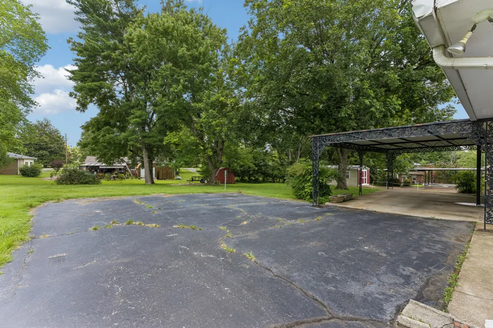 950 Fairlane Dr Lewisburg, TN 37091