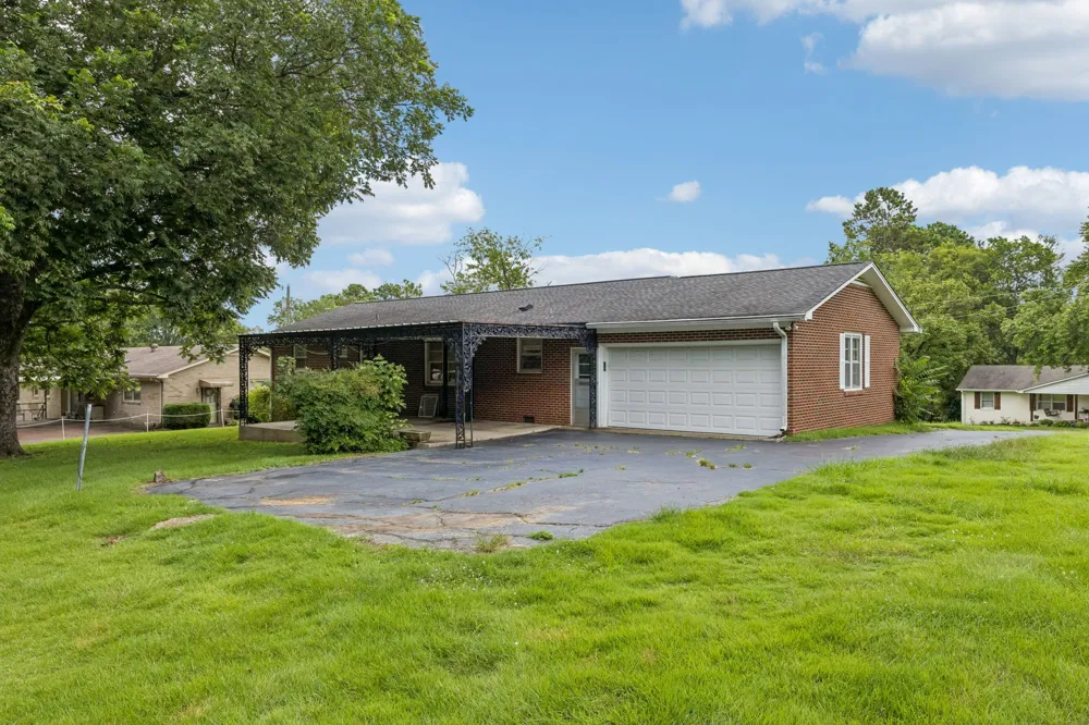 950 Fairlane Dr Lewisburg, TN 37091