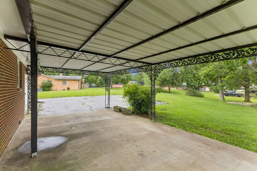 950 Fairlane Dr Lewisburg, TN 37091
