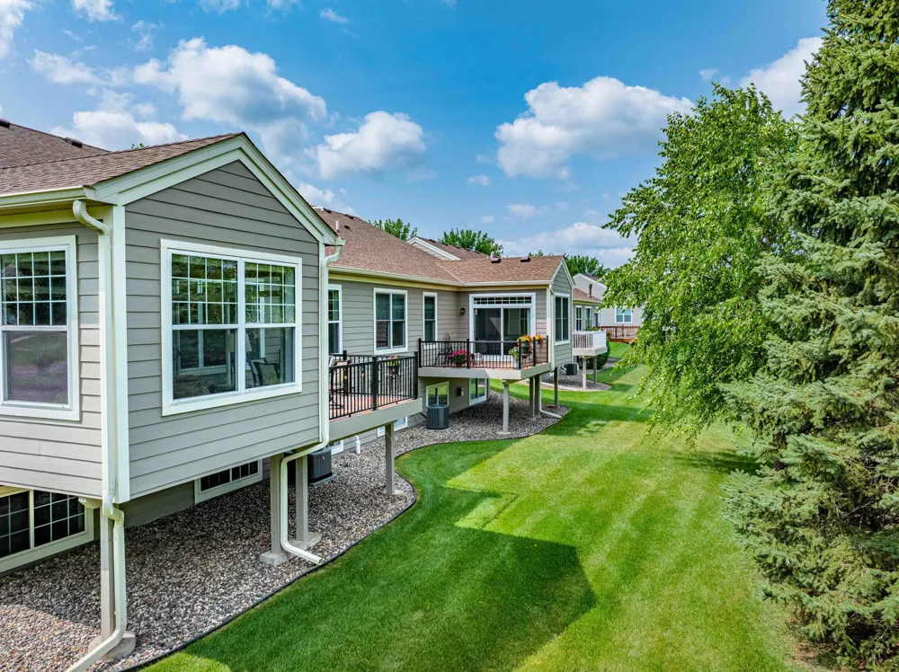 988 Daylily Drive Victoria, MN 55386