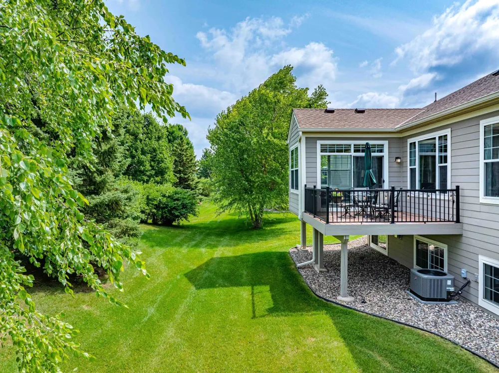 988 Daylily Drive Victoria, MN 55386
