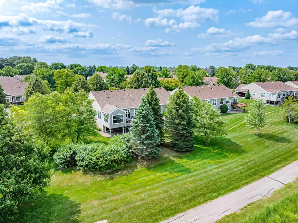 988 Daylily Drive Victoria, MN 55386