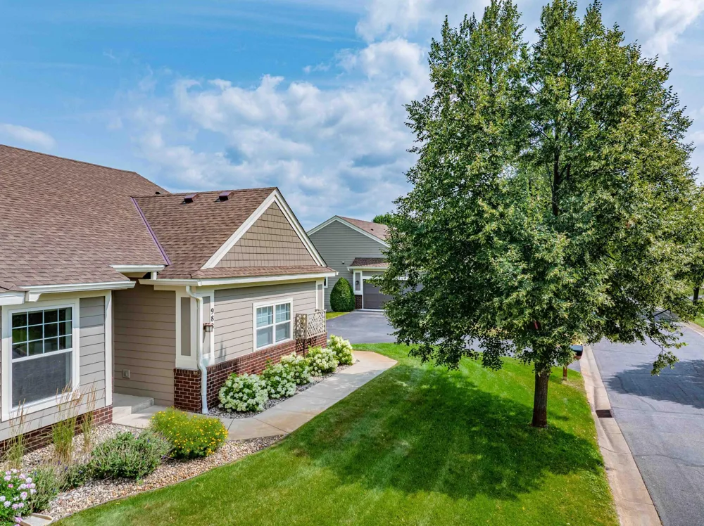 988 Daylily Drive Victoria, MN 55386