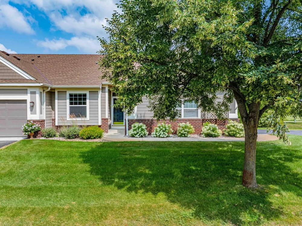 988 Daylily Drive Victoria, MN 55386