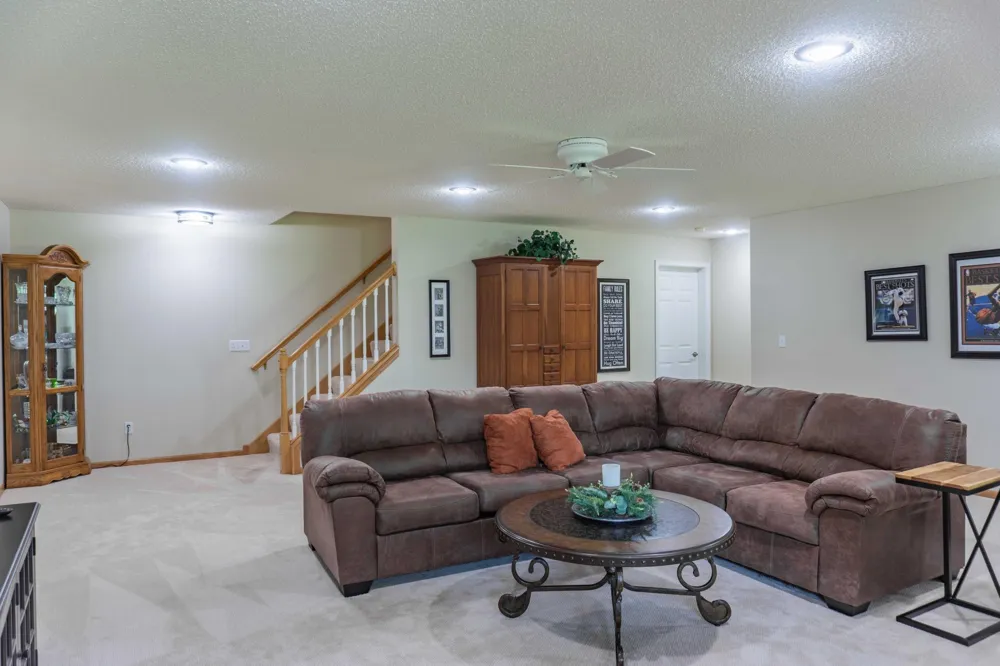 988 Daylily Drive Victoria, MN 55386
