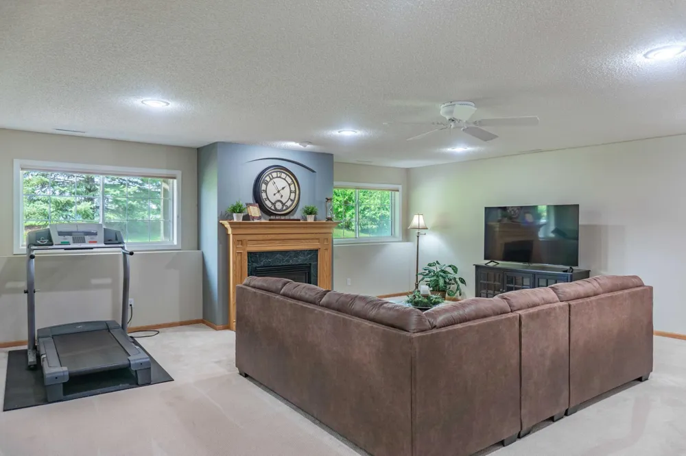 988 Daylily Drive Victoria, MN 55386