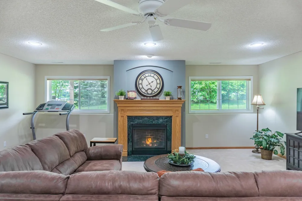 988 Daylily Drive Victoria, MN 55386
