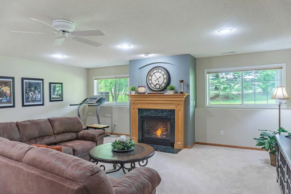 988 Daylily Drive Victoria, MN 55386