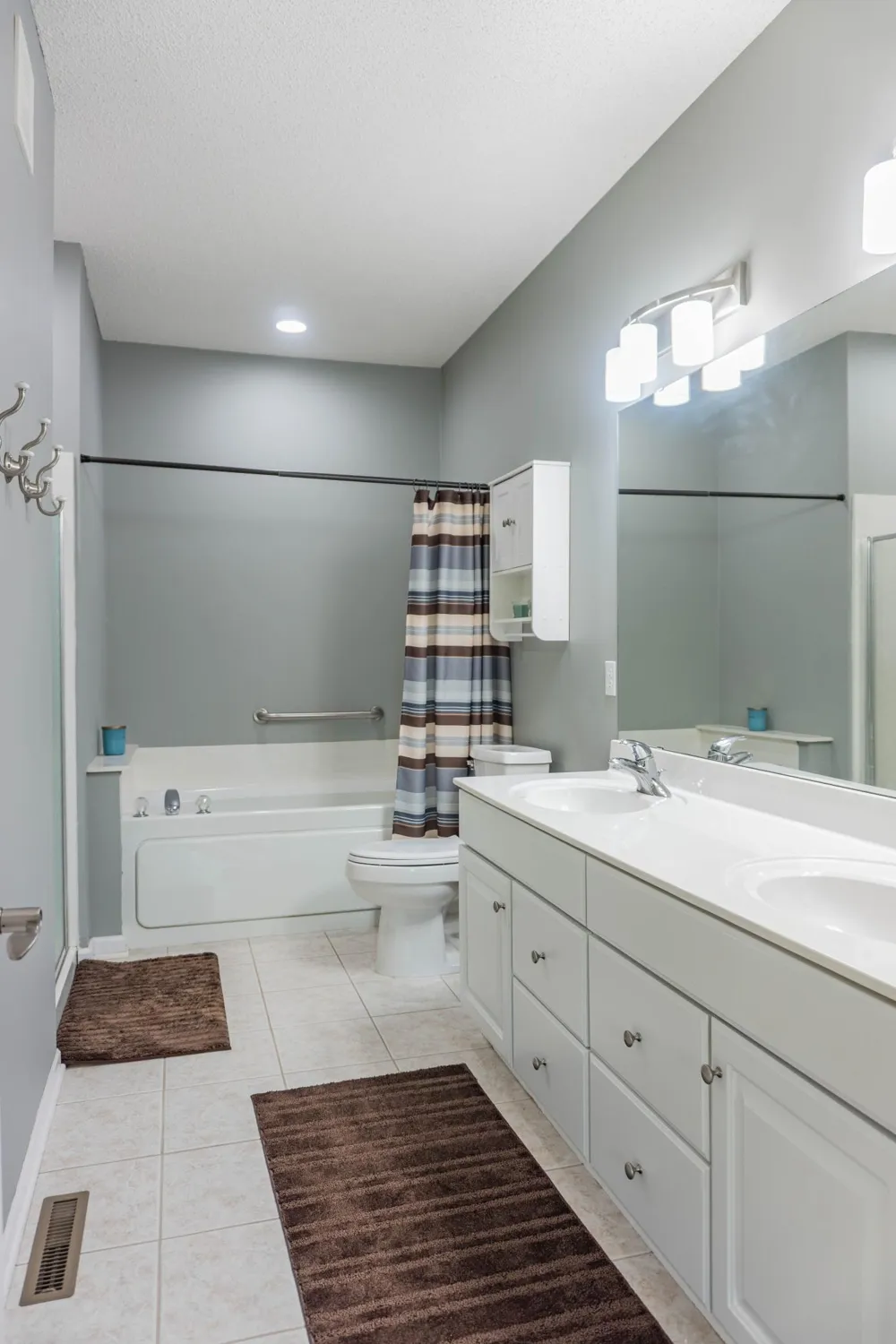 988 Daylily Drive Victoria, MN 55386