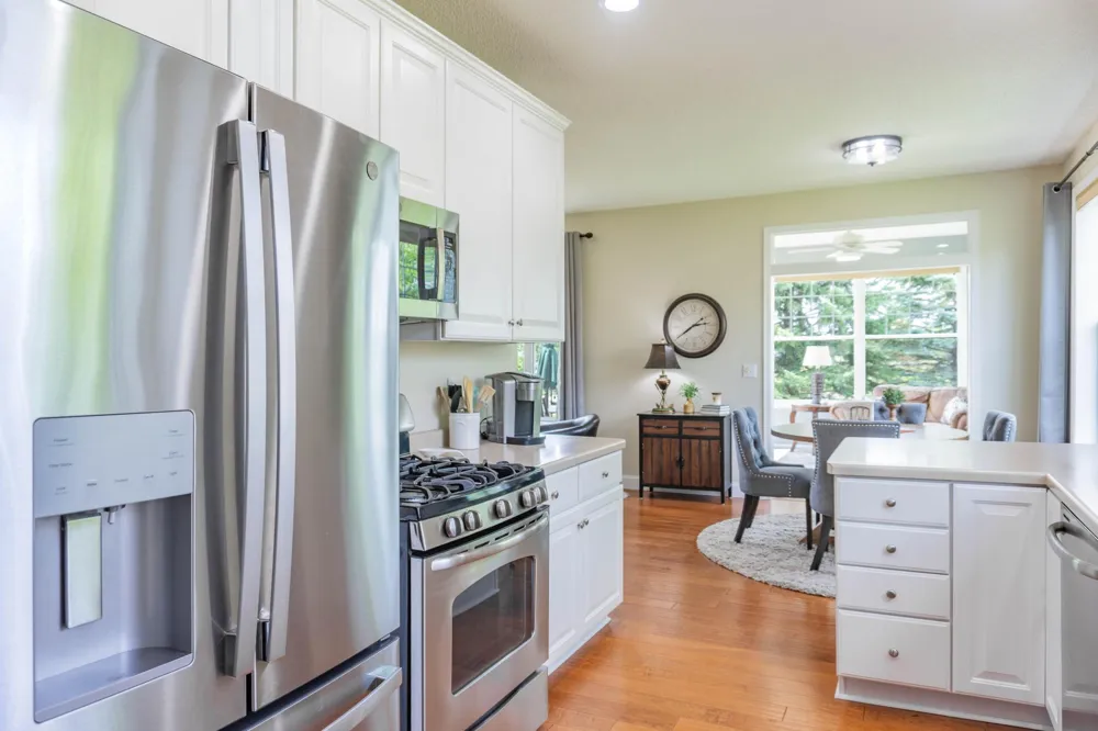 988 Daylily Drive Victoria, MN 55386