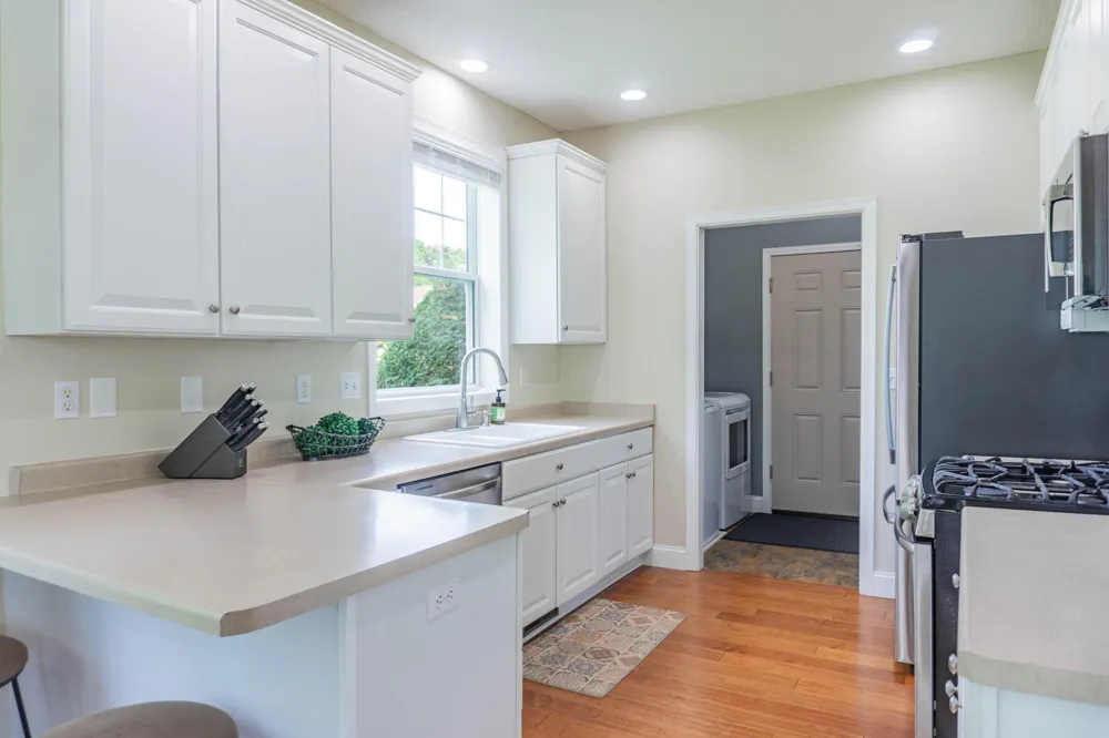 988 Daylily Drive Victoria, MN 55386