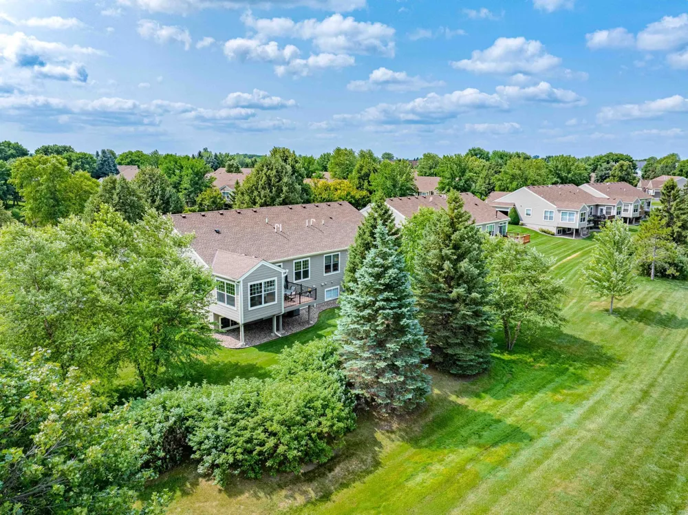 988 Daylily Drive Victoria, MN 55386