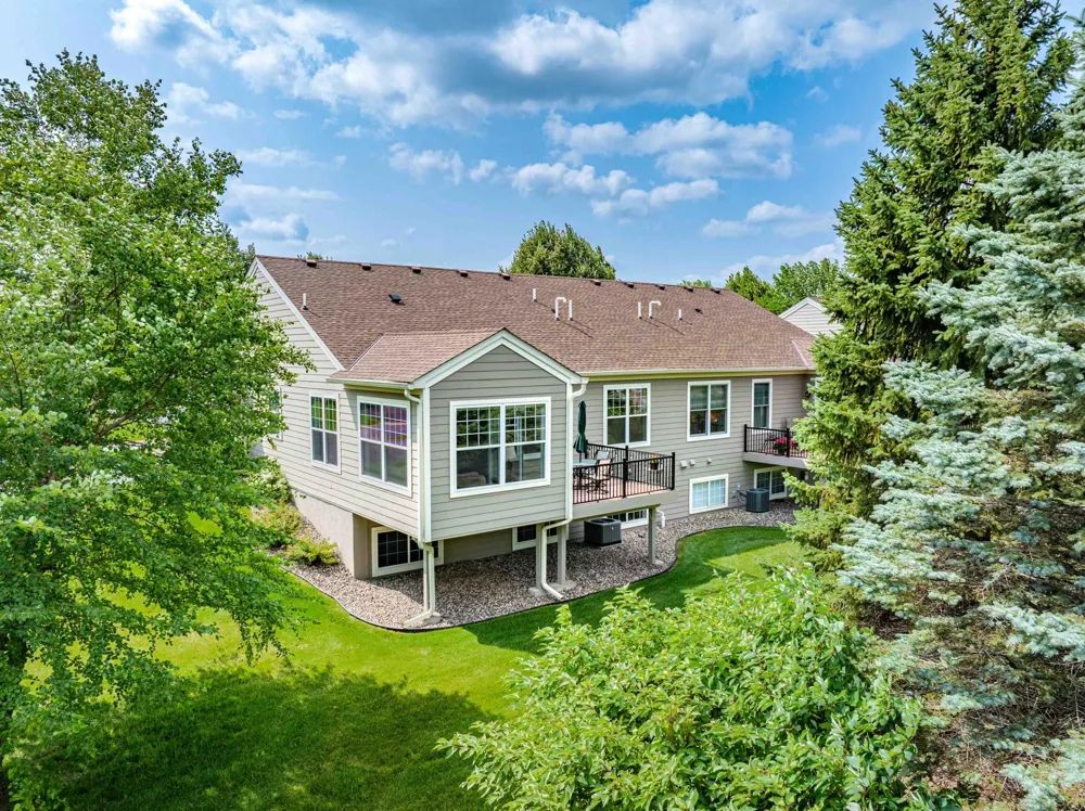988 Daylily Drive Victoria, MN 55386