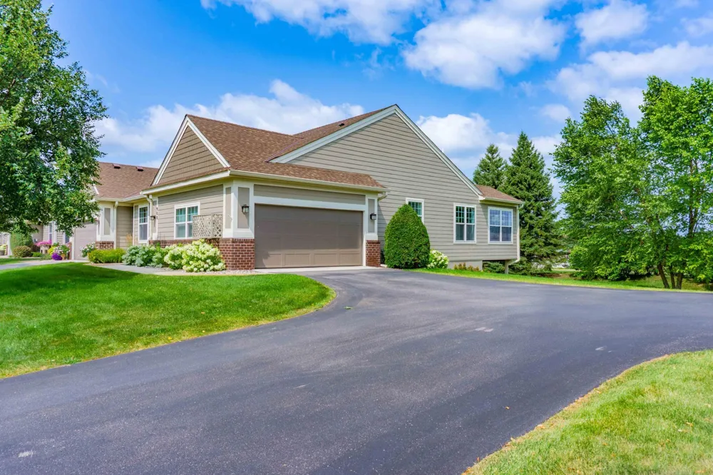 988 Daylily Drive Victoria, MN 55386