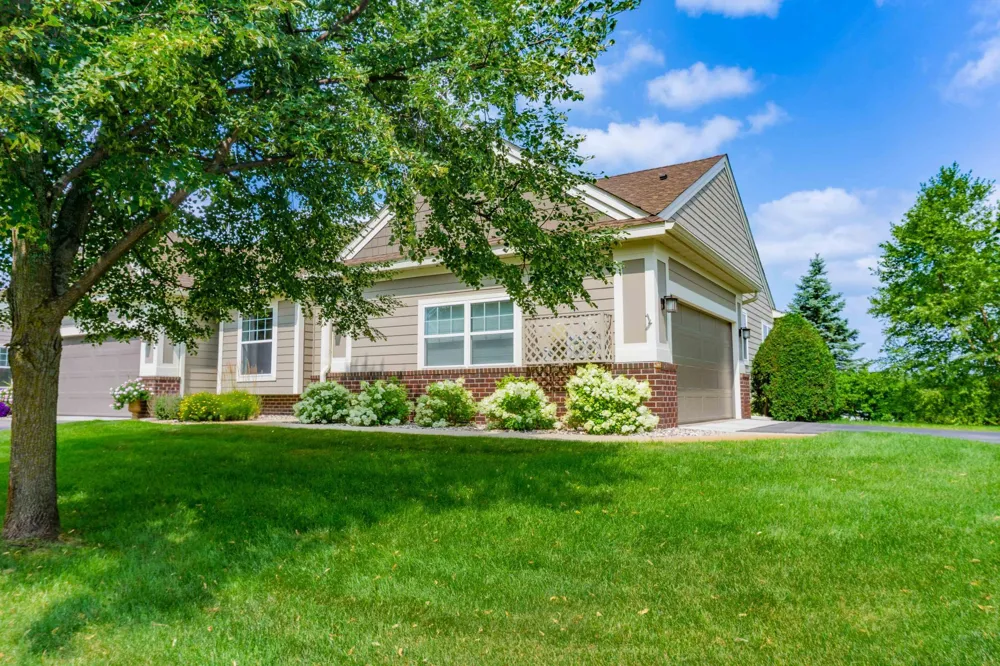 988 Daylily Drive Victoria, MN 55386
