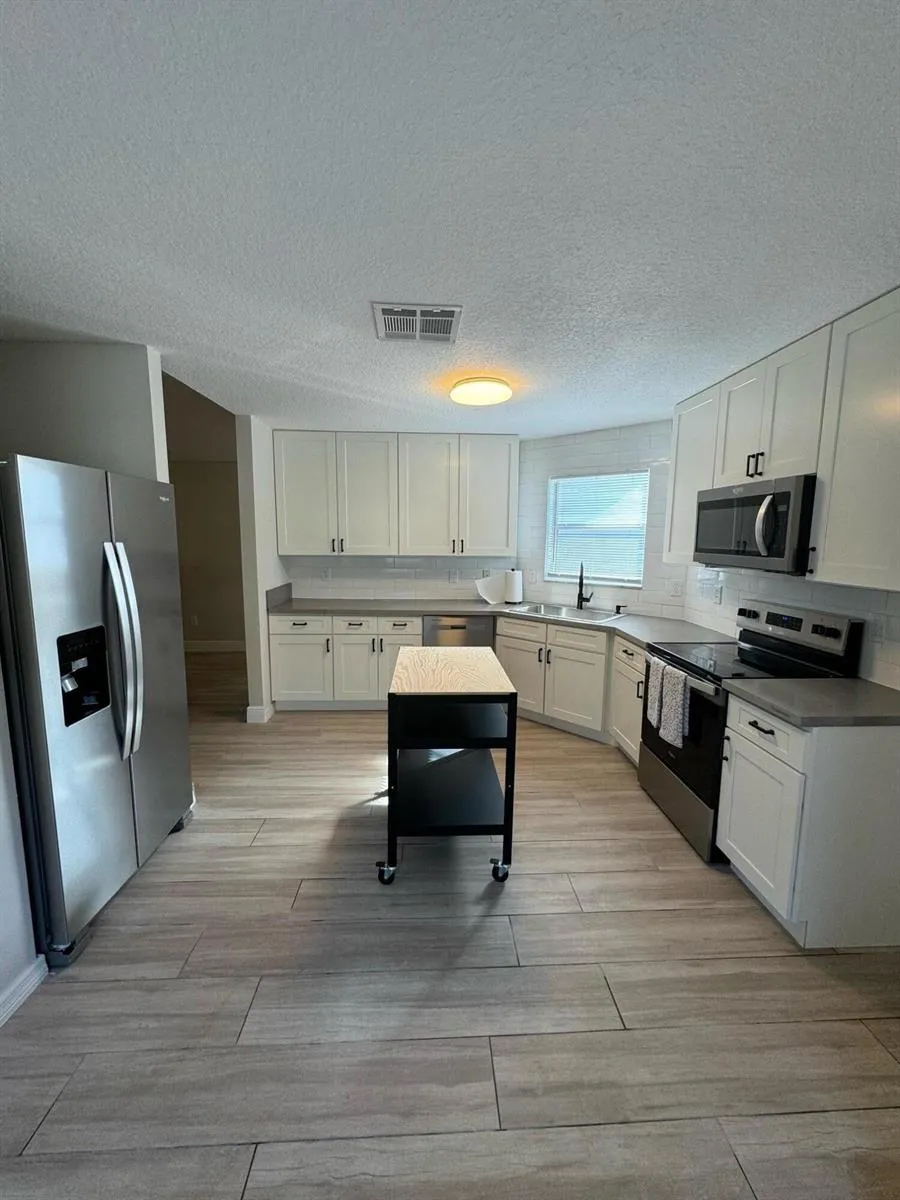 4020 E LOUISIANA AVENUE Tampa, FL 33610