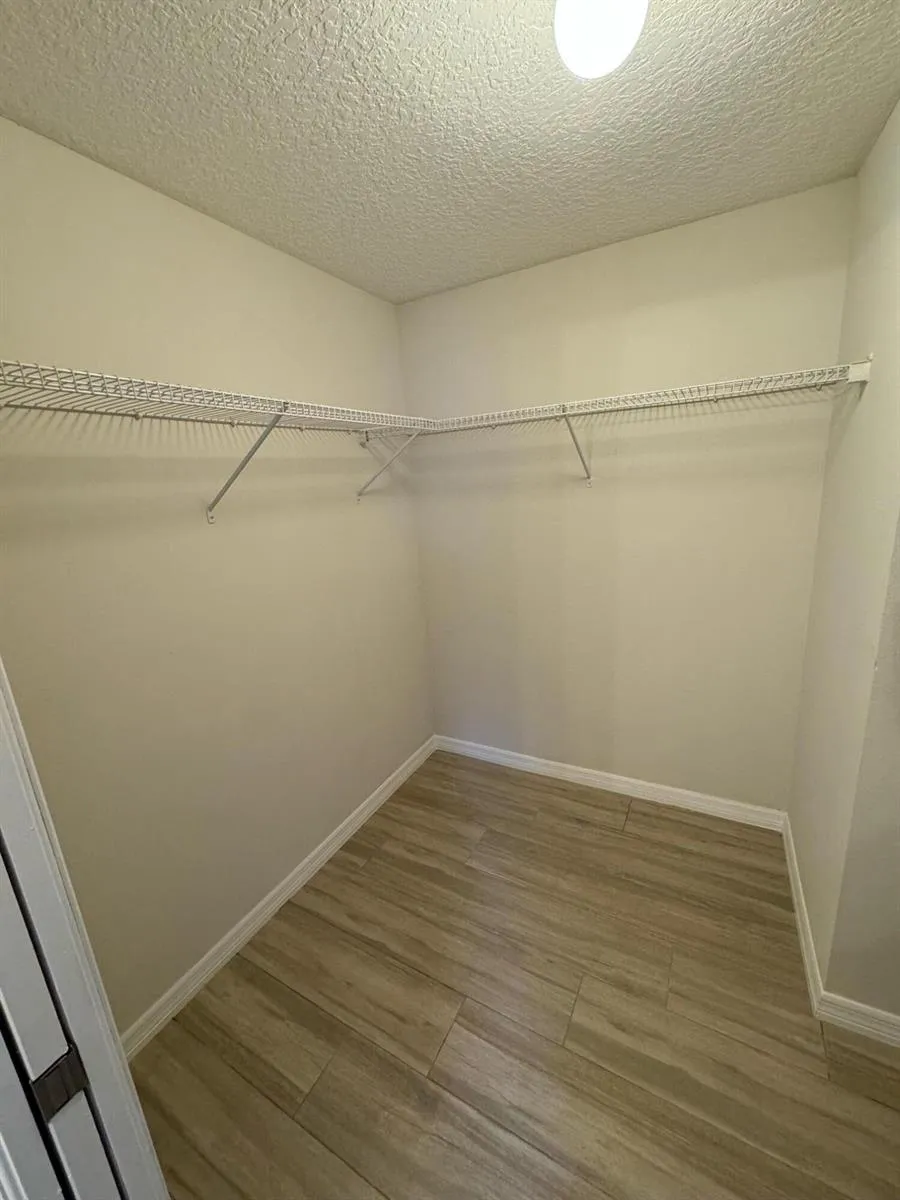 4020 E LOUISIANA AVENUE Tampa, FL 33610