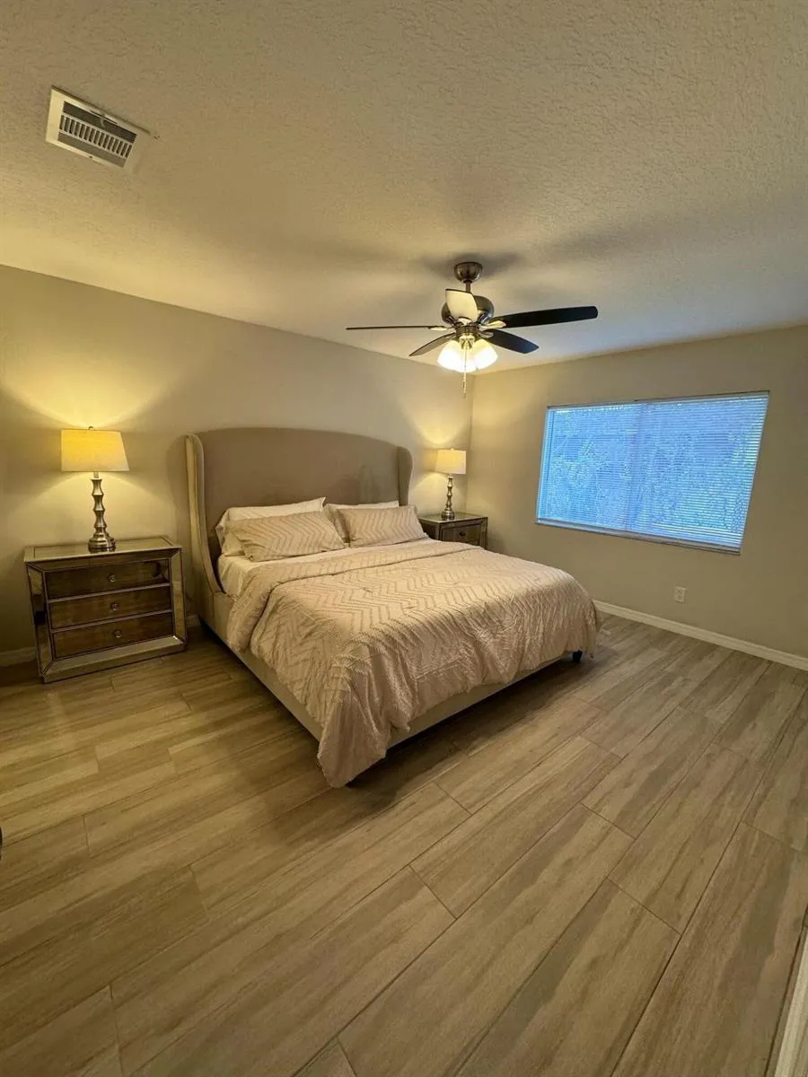 4020 E LOUISIANA AVENUE Tampa, FL 33610