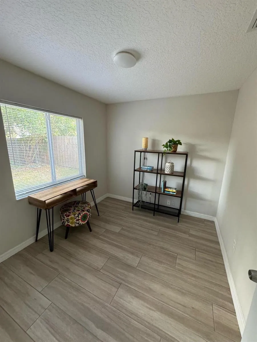 4020 E LOUISIANA AVENUE Tampa, FL 33610
