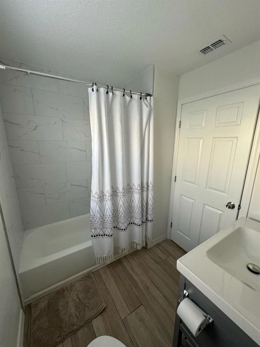 4020 E LOUISIANA AVENUE Tampa, FL 33610