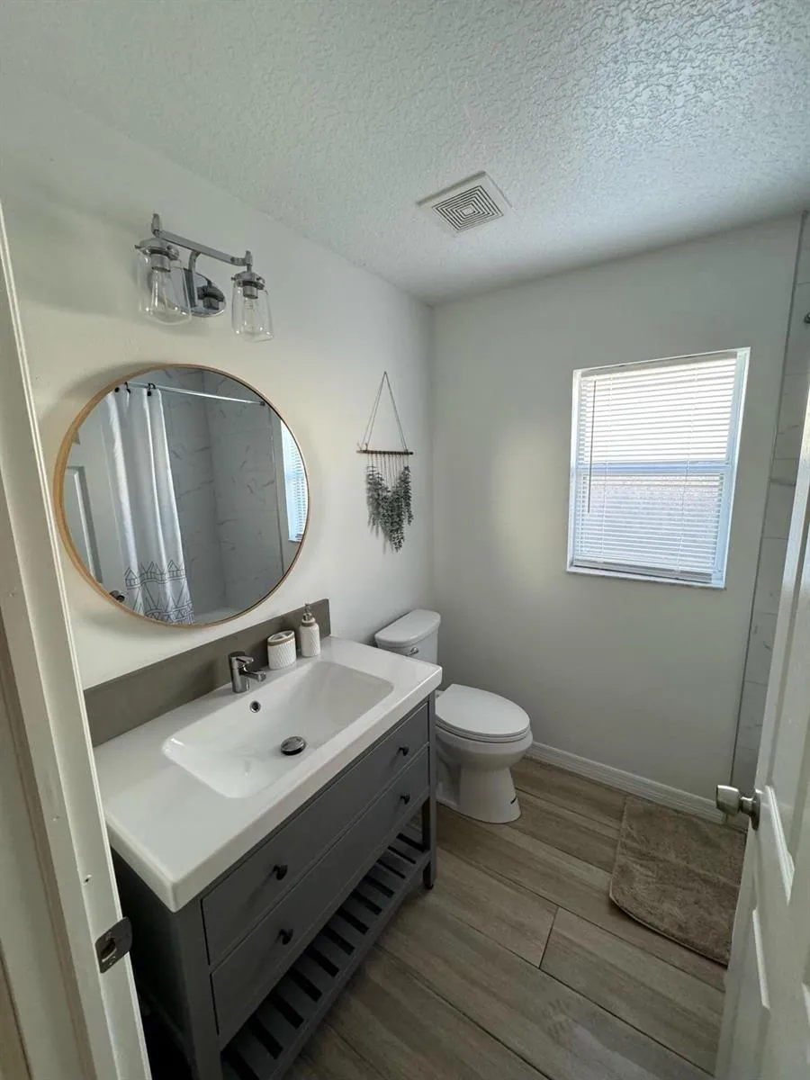 4020 E LOUISIANA AVENUE Tampa, FL 33610