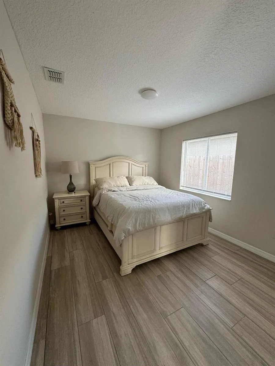 4020 E LOUISIANA AVENUE Tampa, FL 33610
