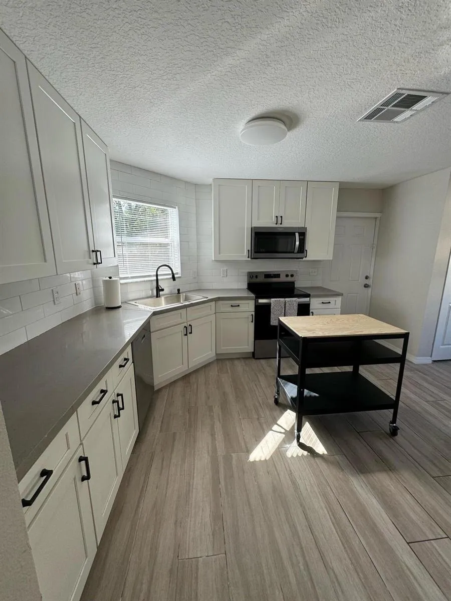 4020 E LOUISIANA AVENUE Tampa, FL 33610