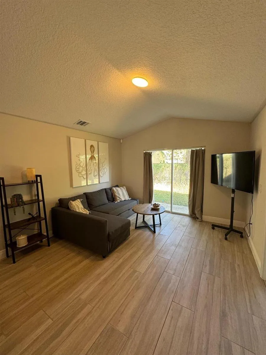 4020 E LOUISIANA AVENUE Tampa, FL 33610