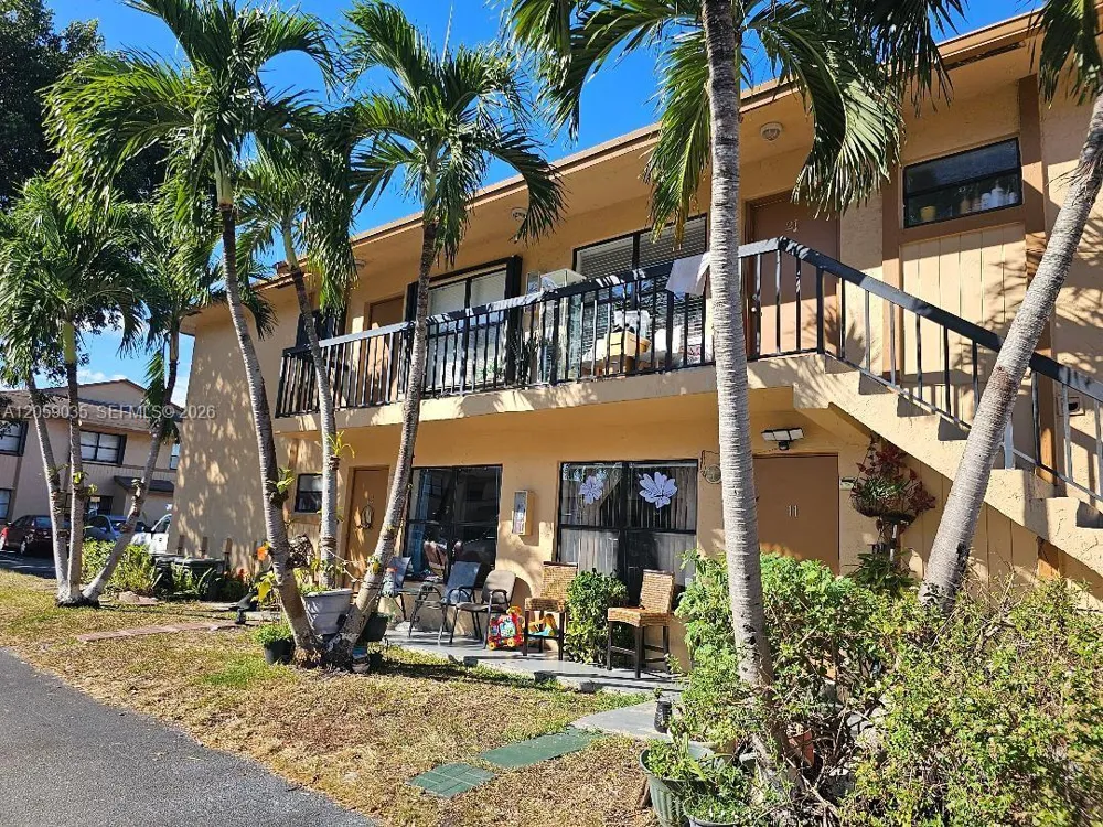 2505 W 67th Pl #22-27 Hialeah, FL 33016