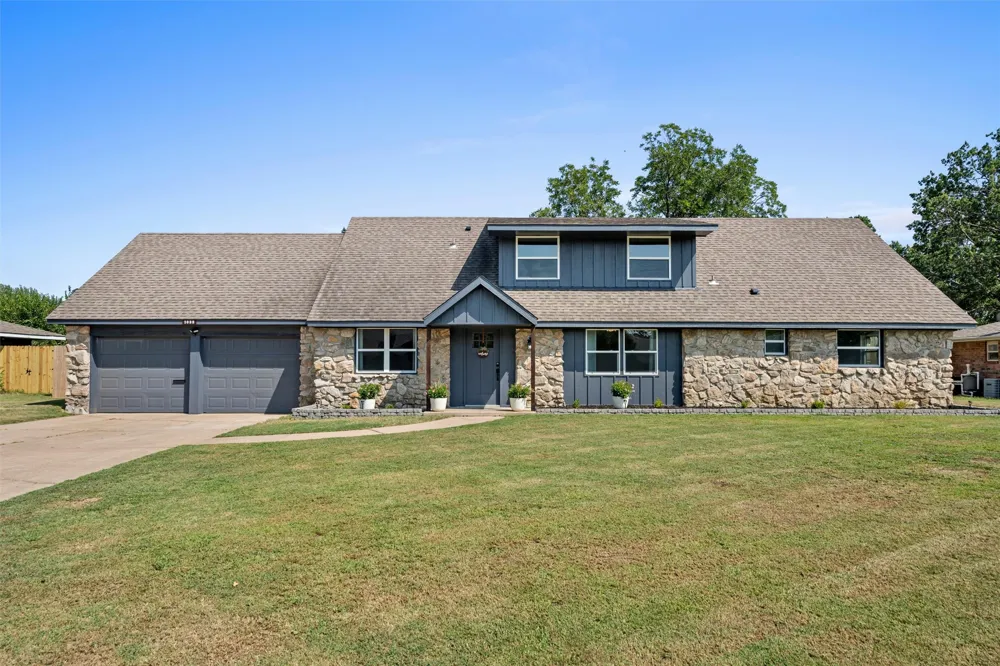 1032 Grandview Bartlesville, OK 74006